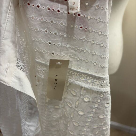 NWT. Adiva size women’s small. Eyelet lace button-up shirt. - Picture 5 of 5